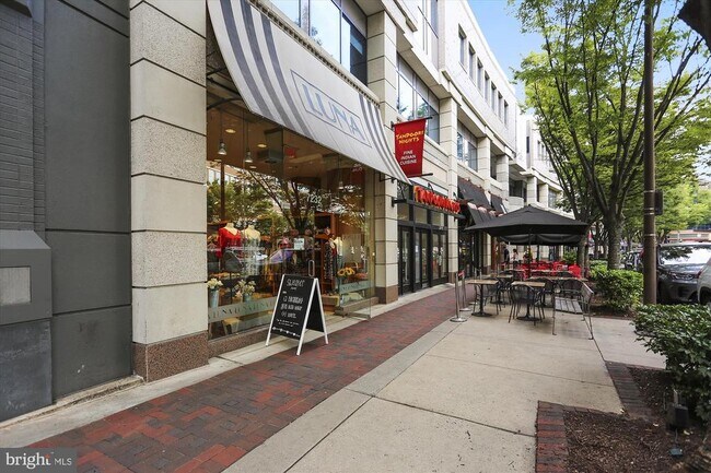 Building Photo - 4915 Hampden Ln