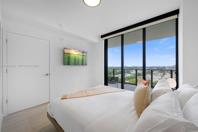 Building Photo - 580 72nd St