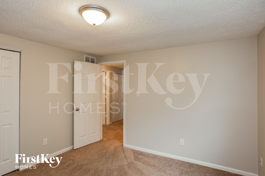 Building Photo - 5729 Ensenada Ave