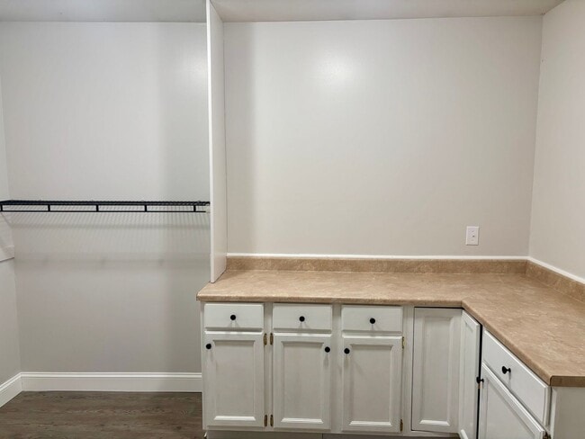 Building Photo - Check Out This 4-Bed/1-Bath House in Bluff...