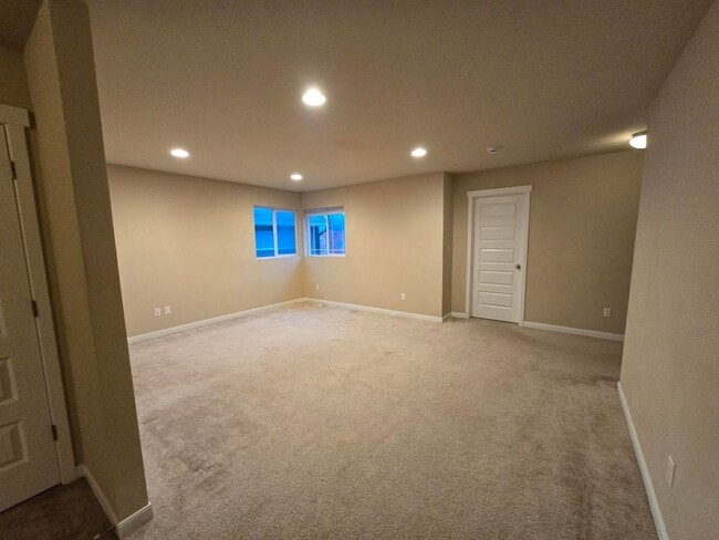 Building Photo - 4 Bedroom, 3 Bathroom House!