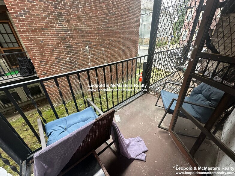 Building Photo - 76 Dunboy St