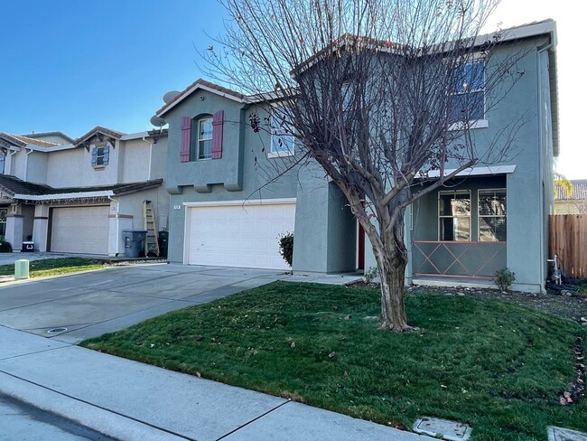 Building Photo - LARGE TWO STORY HOME IN ROCKLIN WITH 4 BED...