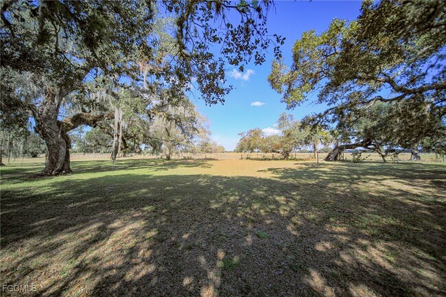 Building Photo - 1250 Riverbend Dr