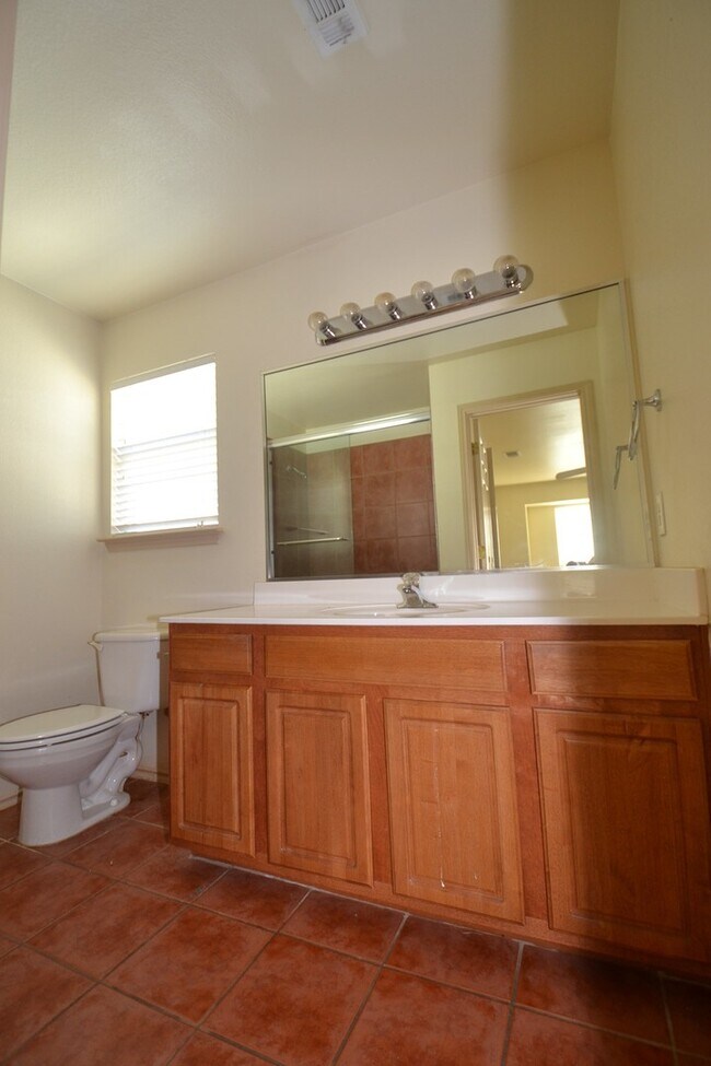 Building Photo - Meador-6912