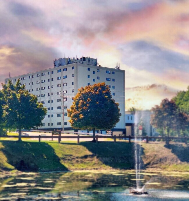 Building Photo - West Ridge Towers - Unfurnished 2 Bedroom - Apt. 513