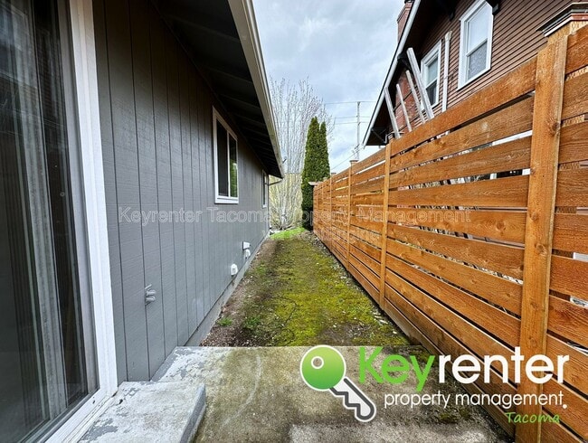 Building Photo - 2215 N Madison St