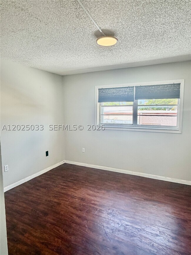 Building Photo - 1705 W 57th St