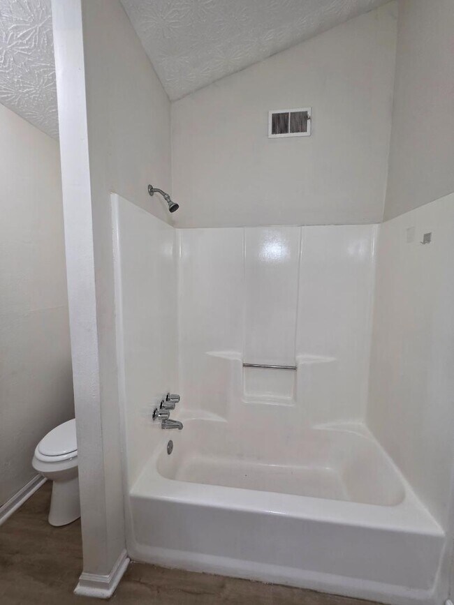 Building Photo - 452 Booth Cir SW