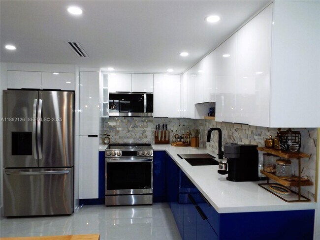 Building Photo - 5701 Collins Ave