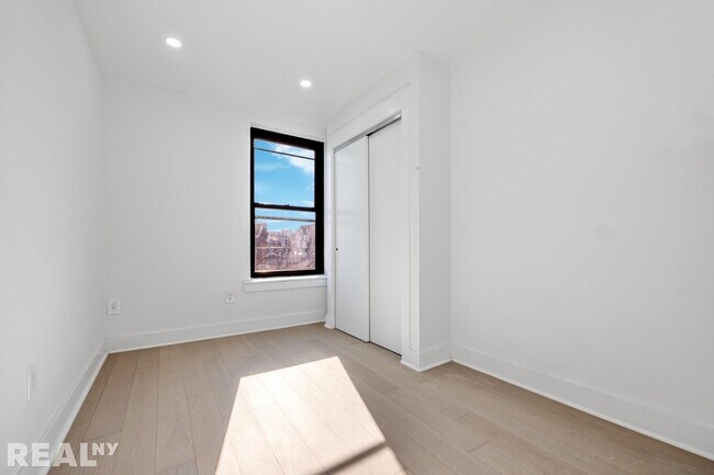 Building Photo - 167 First Avenue