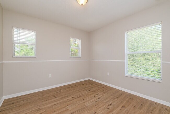 Building Photo - 9548 Simeon Dr