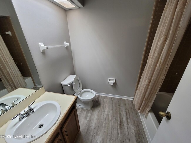 Building Photo - 5544 Cabot Dr N
