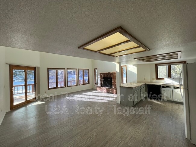 Building Photo - 6311 E Willow Loop