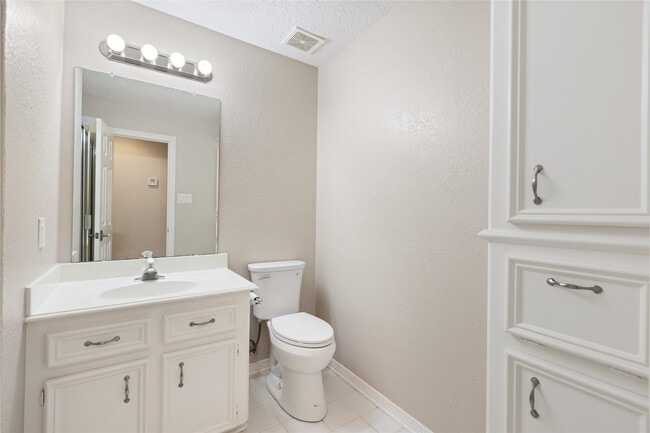 Building Photo - 13135 Finch Brook Dr