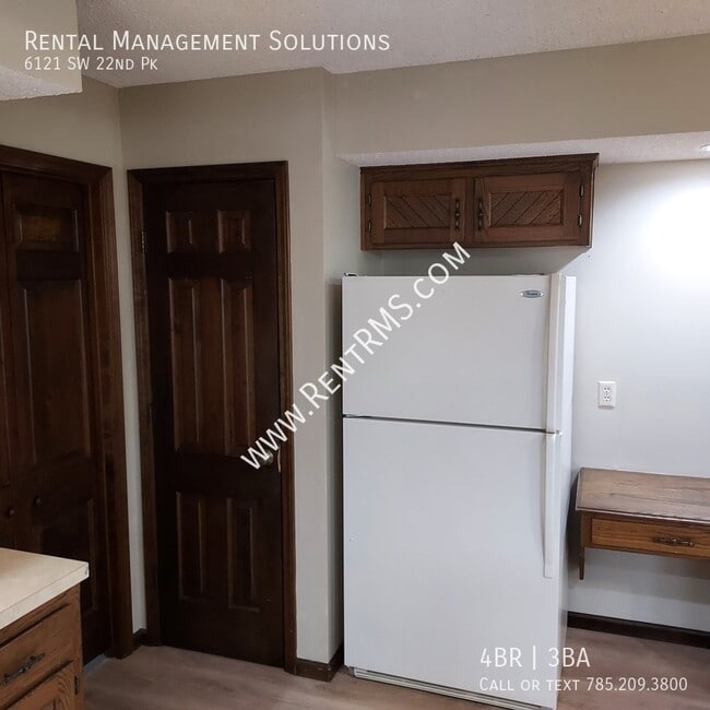 Building Photo - 6121 SW 22nd Park