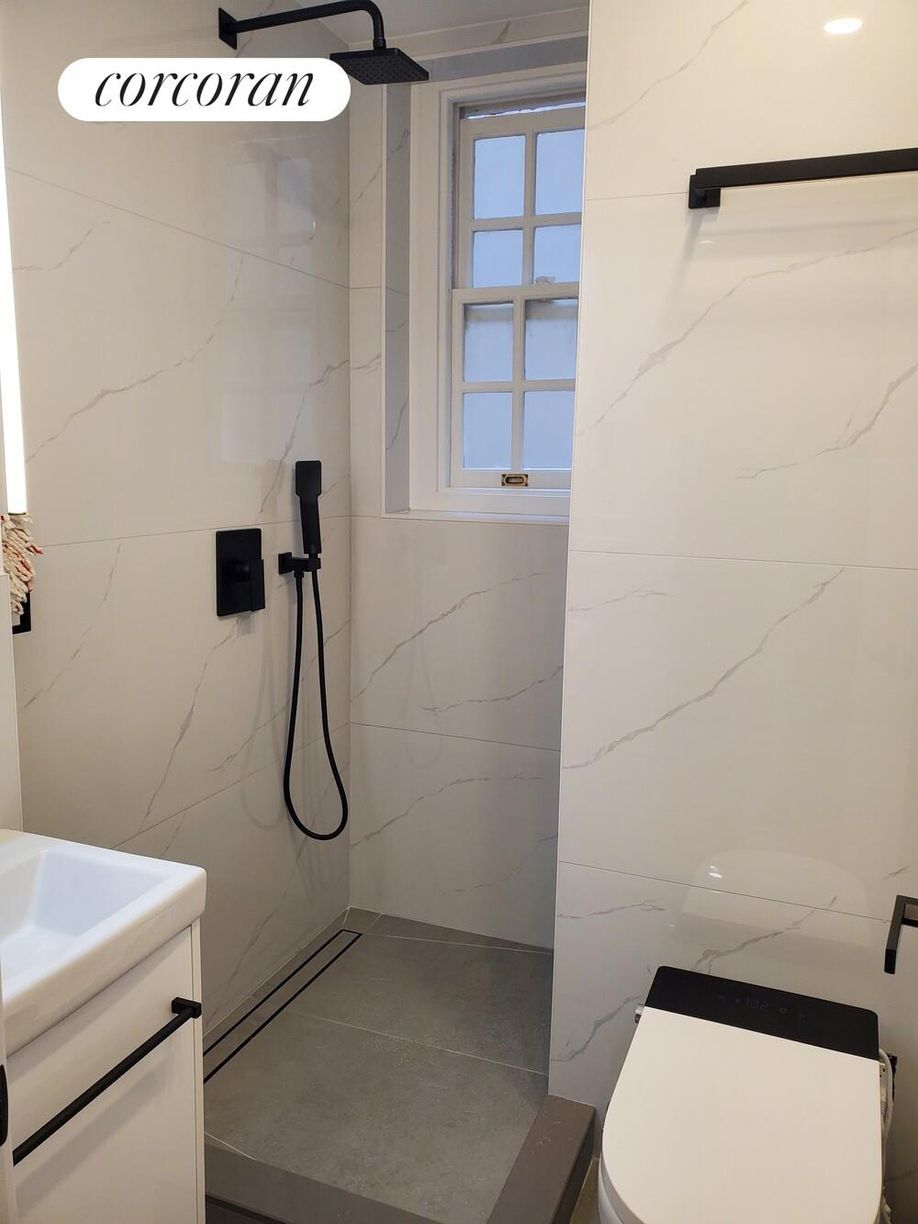 Building Photo - 509 E 77th St