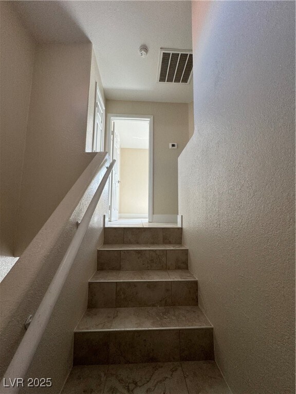 Building Photo - 640 E San Lorenzo St