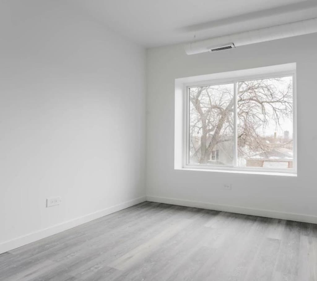 Building Photo - 1712 W Glenlake Ave