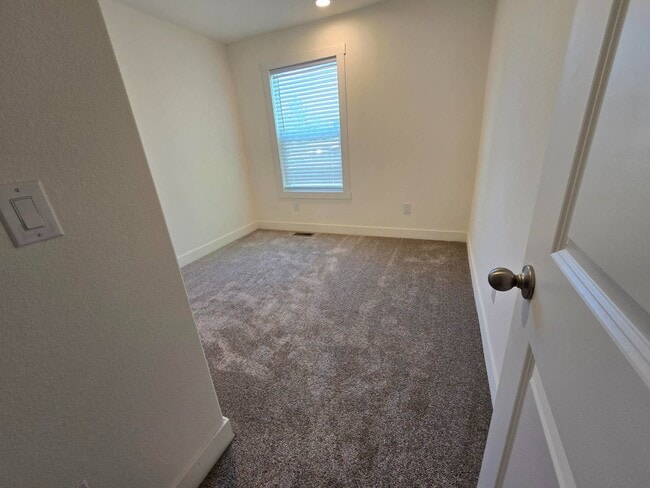 Building Photo - 359 Lemon Dr