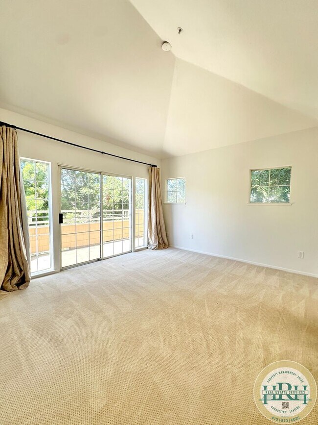 Building Photo - Charming 3BR|2.5BA Palo Alto Townhome – Pr...