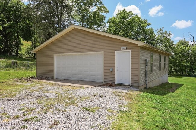 Building Photo - 616 Red Lick Rd