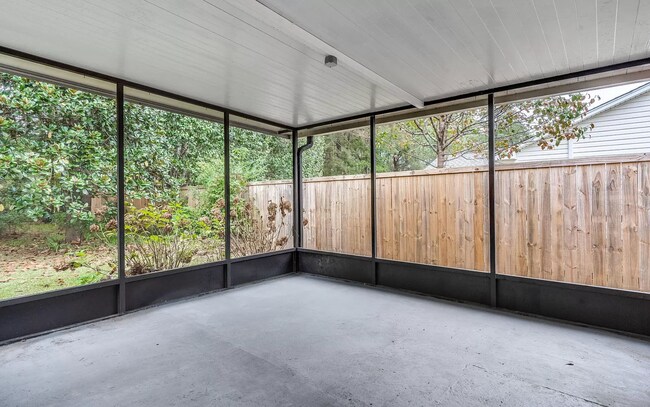 Building Photo - 426 Longleaf Dr