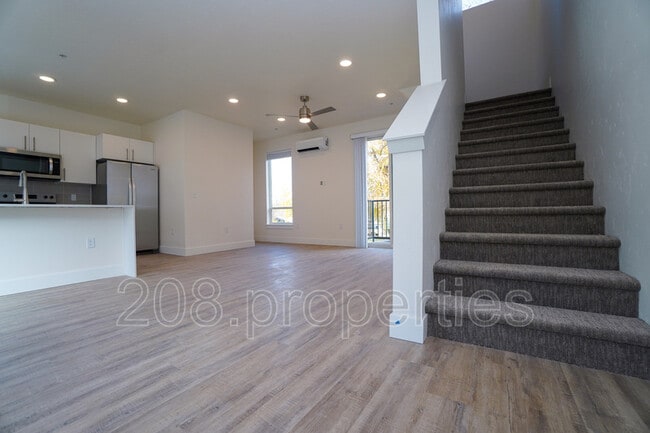 Building Photo - 4614 N Iota Ln