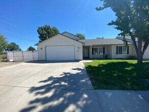 Building Photo - Large 3bed, 2bath, 2car garage duplex unit 1,710sq.ft. with RV parking