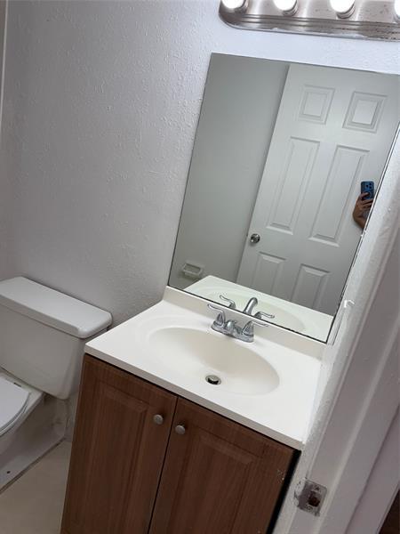 Building Photo - 264 Sunshine Dr