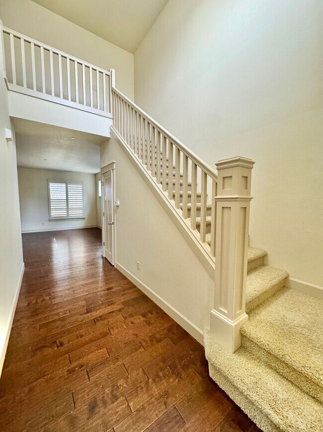 Building Photo - COMING SOON INQUIRE WITHIN- Beautiful 5 bdrm  and master on the main Home in Lacamas Meadows subd...