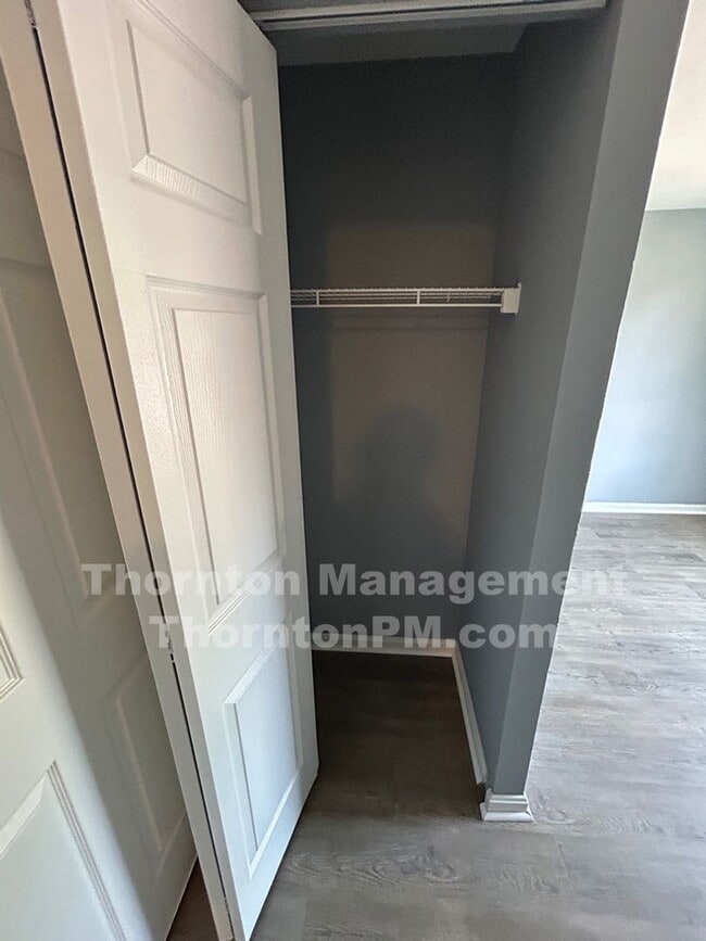 Building Photo - Culpeper Newly Renovated Townhouse