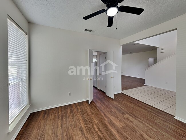 Building Photo - 1801 Wolf Creek Dr