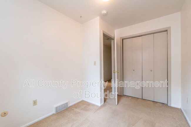 Building Photo - 1817 Grove St