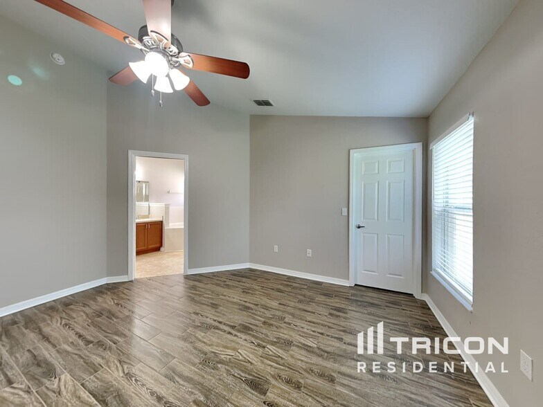 Building Photo - 2080 Chickadee St