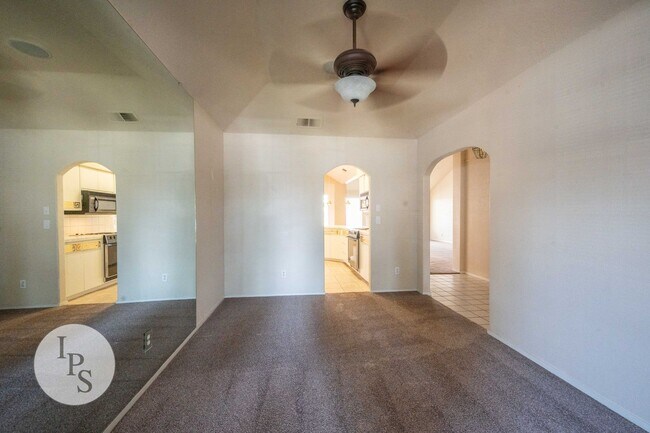 Building Photo - Fresno NorthEast Home, 3BR/2BA, Built 1989 – Across the street from Maple Creek Elementary!