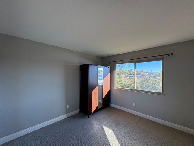 Building Photo - Beautiful 4B/3BA Home in Encinitas!