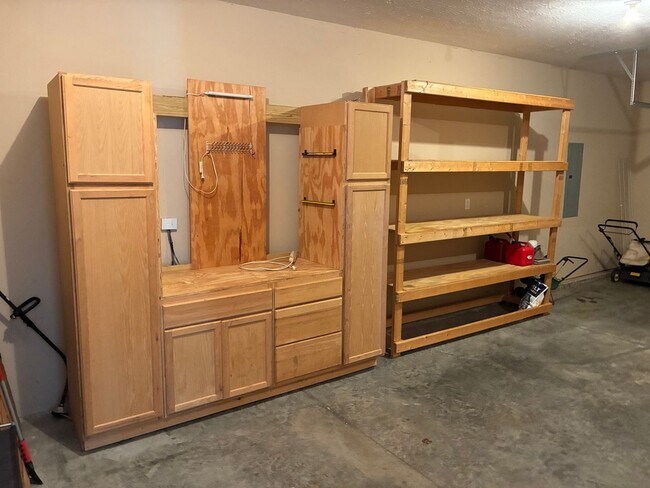 Building Photo - **ELIZABETHTOWN INDEPENDENT SCHOOL DISTRICT**