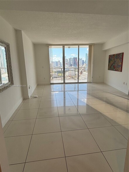 Building Photo - 1750 N Bayshore Dr