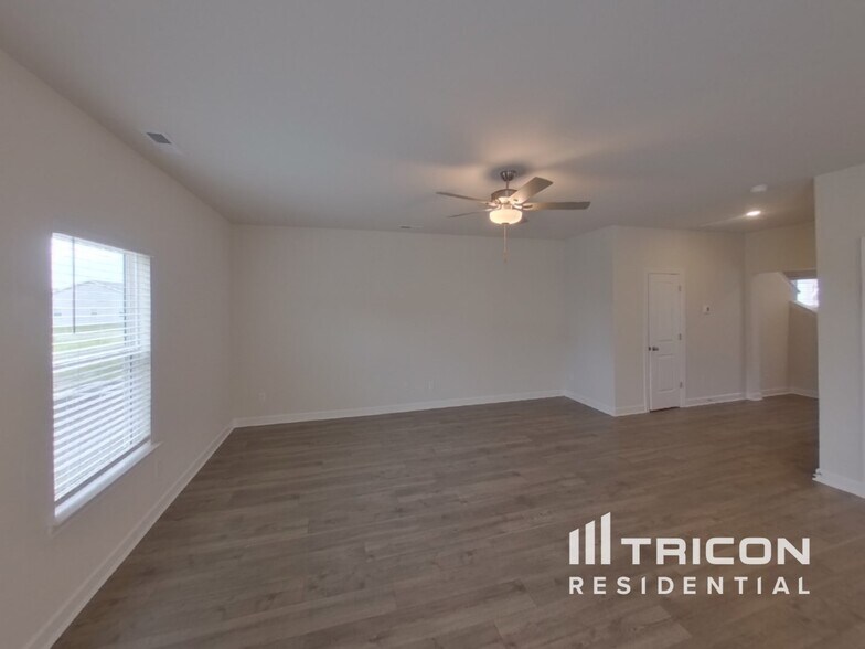 Building Photo - 2404 Nabali Wy