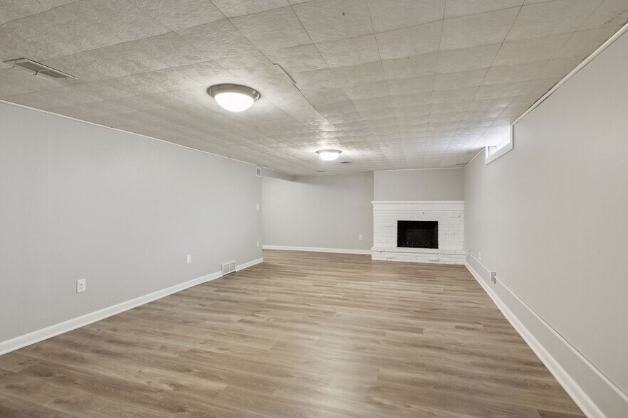 Building Photo - 6416 Wilryan Ave