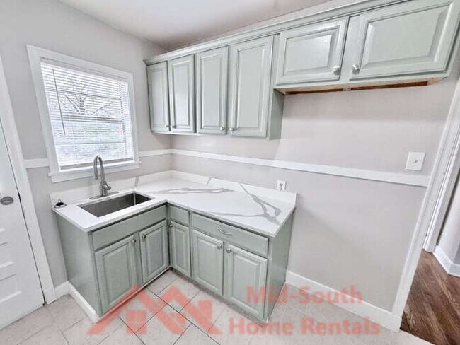 Building Photo - 1156 Brower St