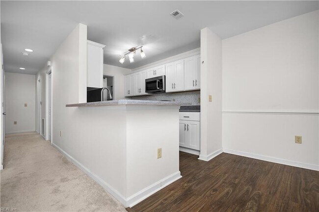 Building Photo - 414 Delaware Ave