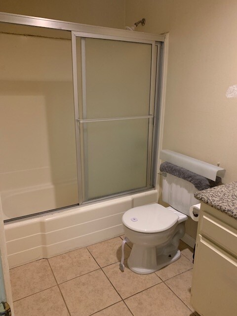Shower/ Tub combo - 530 W 14th St