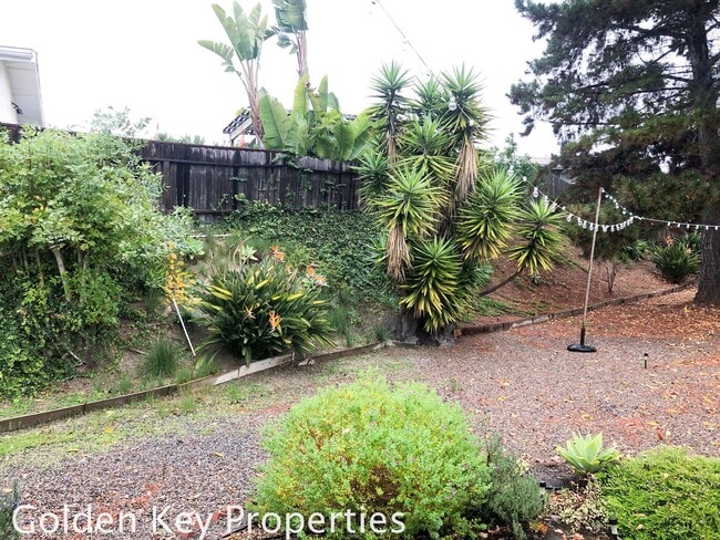 Building Photo - Lovely unit in Costa Serena