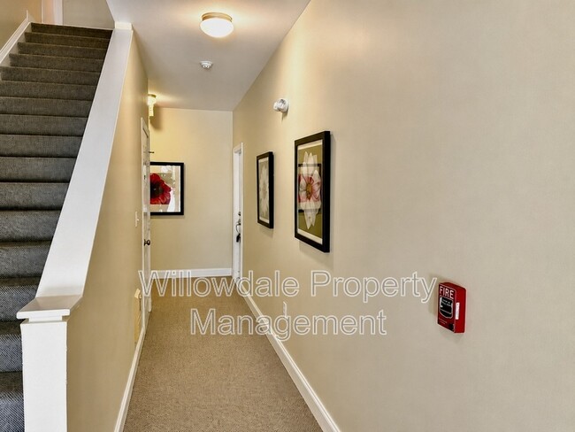 Building Photo - 204 Savannah Ridge Rd