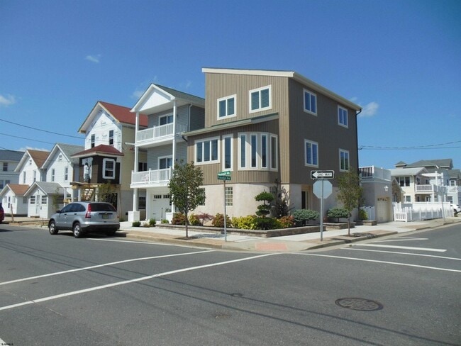 Building Photo - 202 N Princeton Ave