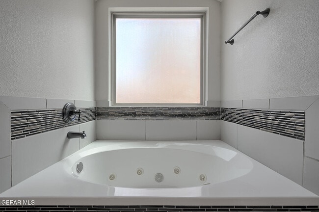 Building Photo - 14805 Holly Springs