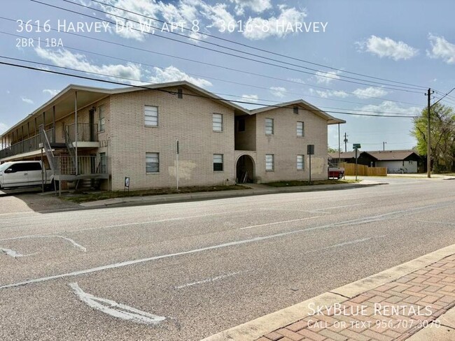 Building Photo - 3616 Harvey Dr W