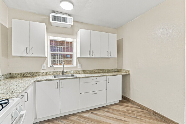 Building Photo - 3701 Hueco Ave